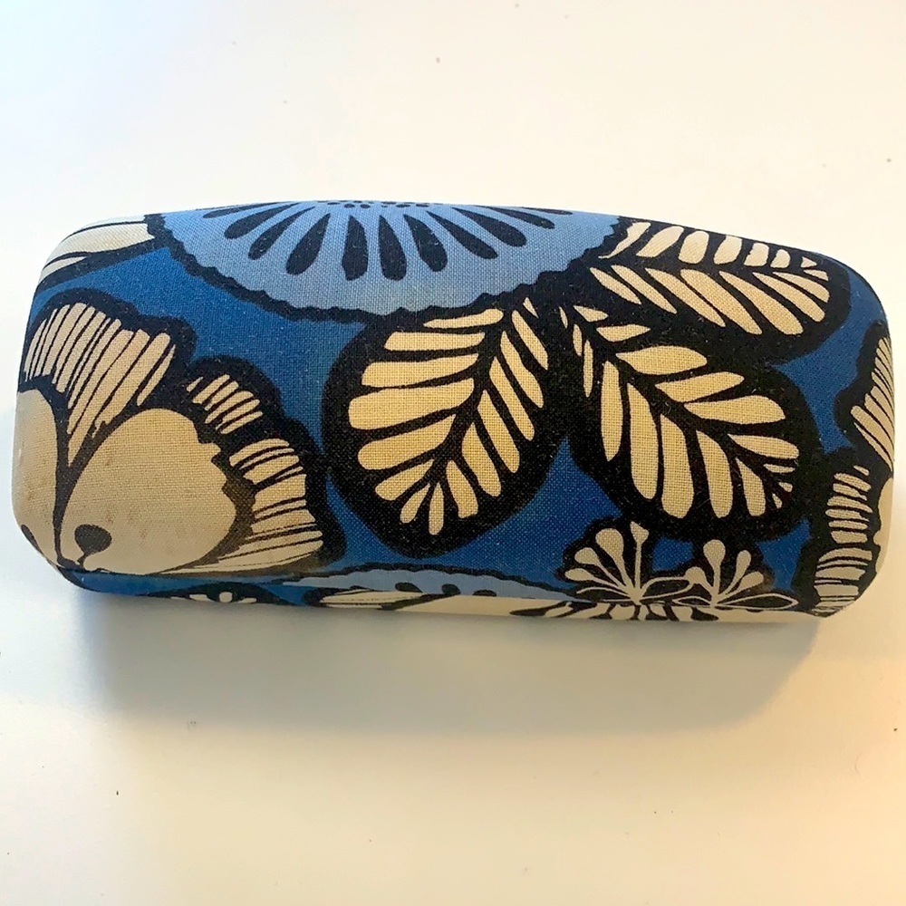 Vera Bradley clam shell eyeglass case blue, black and white fabric.
